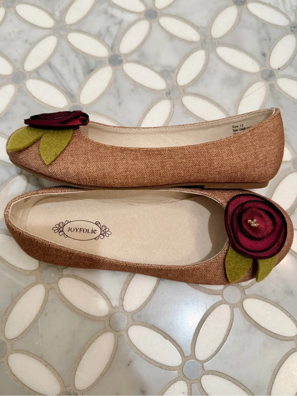 Joyfolie Girls Charlotte Closed Toe Flat Shoes Berry Brown Burgundy Size Y2 NWOT